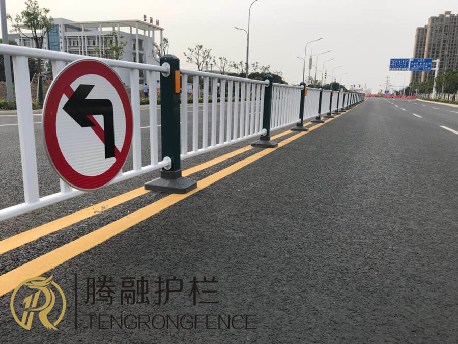 鋅鋼道路護(hù)欄工程案例